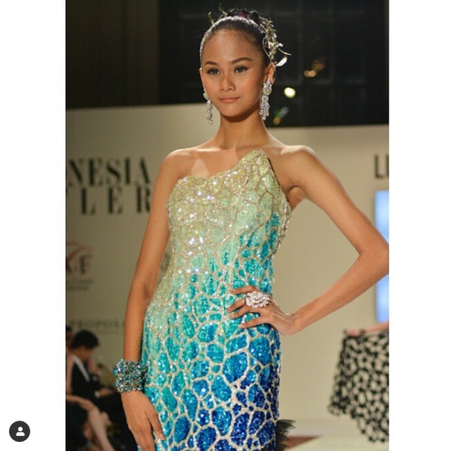 Aurra merambah dunia modelling sejak remaja, usia 12 tahun. Dia bergabung dengan agensi model terkenal di Indonesia di usia remajanya. Aurra Kharisma pun sukses menjadi model catwalk hingga iklan. Foto: Dok. Instagram @aurrakharishma