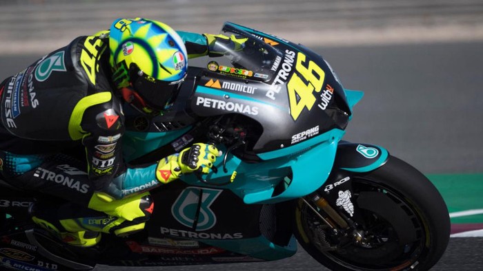 DOHA, QATAR - MARCH 28: Valentino Rossi of Italy and Petronas Yamaha SR  prepares to start during the MotoGP race during the MotoGP of Qatar - Race at Losail Circuit on March 28, 2021 in Doha, Qatar. (Photo by Mirco Lazzari gp/Getty Images)