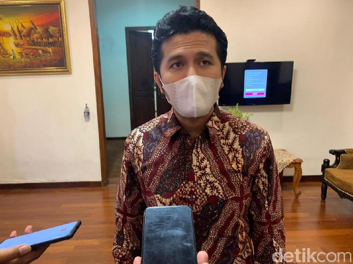 Pemerintah kembali memperbarui syarat perjalanan dan masa berlaku swab PCR-antigen bagi pelaku perjalanan domestik. Yang terbaru, ada tes GeNose C19 di pelabuhan, terminal serta jalur darat. Ketentuan ini akan berlaku efektif per 1 April 2021.