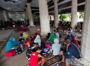 Tolong! Pengungsi Kebakaran Kilang Pertamina Indramayu Butuh Makanan