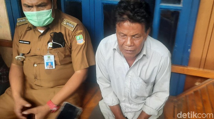 Warga menyebut bom didisposal dari rumah terduga teroris sebesar kaleng susu. Rumah warga terdampak ledakan disposal. (Yogi Ernes/detikcom)