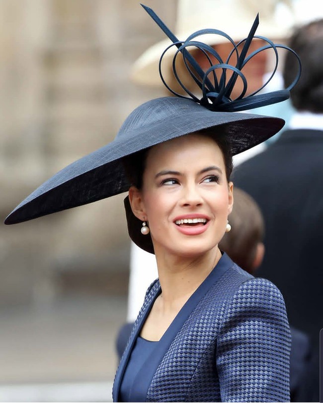 Hal tersebut sama seperti Meghan Markle yang memilih untuk kembali ke Amerika. Tak heran jika Sophie kerap disamakan dengan bintang serial Suits itu. Foto: Dok. Instagram/@ladyfrederickwindsor