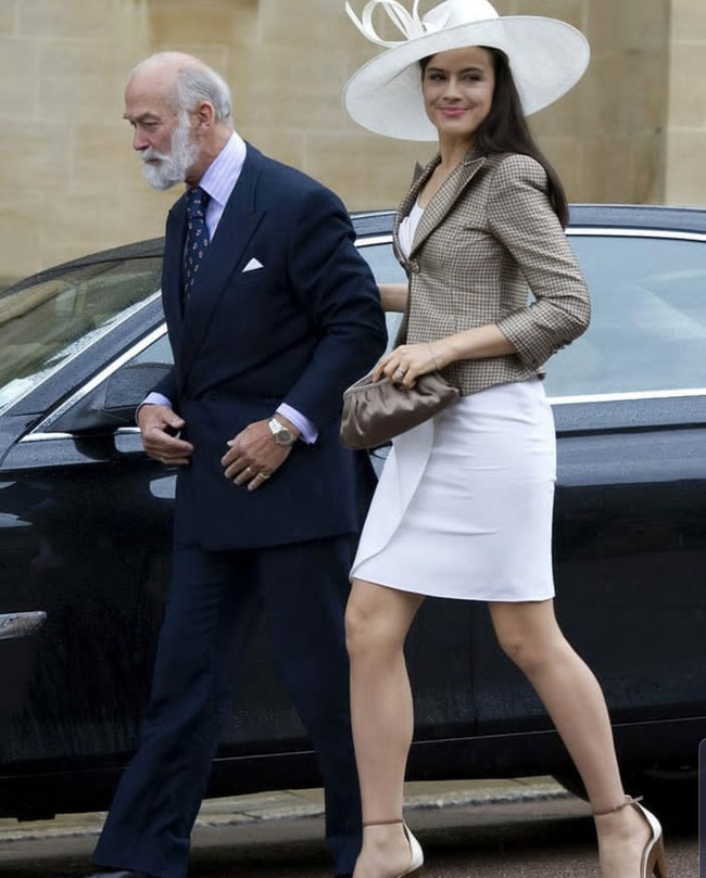 Ini Sophie Winkleman, wanita yang menjadi bagian dari keluarga kerajaan Inggris setelah dinikahi oleh Lord Frederick Windsor pada 2009. Frederick adalah putra dari Pangeran Michael of Kent yang merupakan sepupu pertama dari Ratu Elizabeth. Ini potretnya bersama sang mertua. Foto: Dok. Instagram/@ladyfrederickwindsor