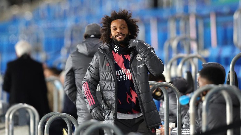 Bek Real Madrid Marcelo MADRID, SPAIN - DECEMBER 12: Marcelo of Real Madrid looks on from the substitute bench during the La Liga Santander match between Real Madrid and Atletico de Madrid at Estadio Alfedo Di Stefano on December 12, 2020 in Madrid, Spain. Sporting stadiums around Spain remain under strict restrictions due to the Coronavirus Pandemic as Government social distancing laws prohibit fans inside venues resulting in games being played behind closed doors. (Photo by Angel Martinez/Getty Images)