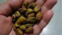 Inggris memberlakukan pajak 20% untuk kacang yang dikupas, dipanggang, dan diasinkan. Maka, jika membeli dengan kulitnya bisa lebih hemat.