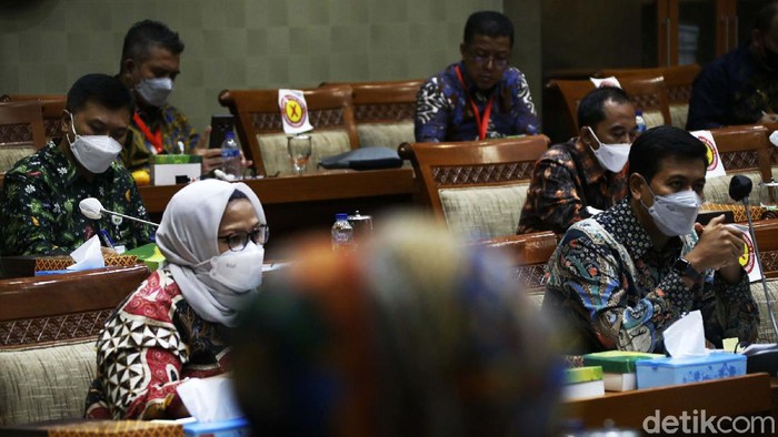 Komisi IX DPR gelar Rapat Dengar Pendapat (RDP) dengan Dirut BPJS Ketenagakerjaan. BPJS Ketenagakerjaan mencatat hasil investasi dana kelolaan mereka tembus Rp 33,41 T.