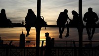 Pedestrian di jembatan ini terus dirawat untuk kenyamanan warga.