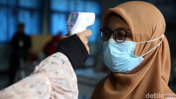 Kemendikbud wajibkan sekolah beri opsi Pembelajaran Tatap Muka jika guru sudah divaksin. Apa yang harus diperhatikan soal pelaksanaan sekolah tatap muka ini?