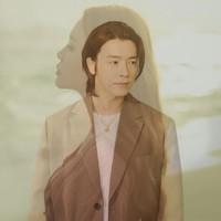 “It’s an honor to have @dionwiyoko and my famous friend @leedonghae in the music video,” tulis diva Indonesia itu. Foto: dok Instagram itsrossa910