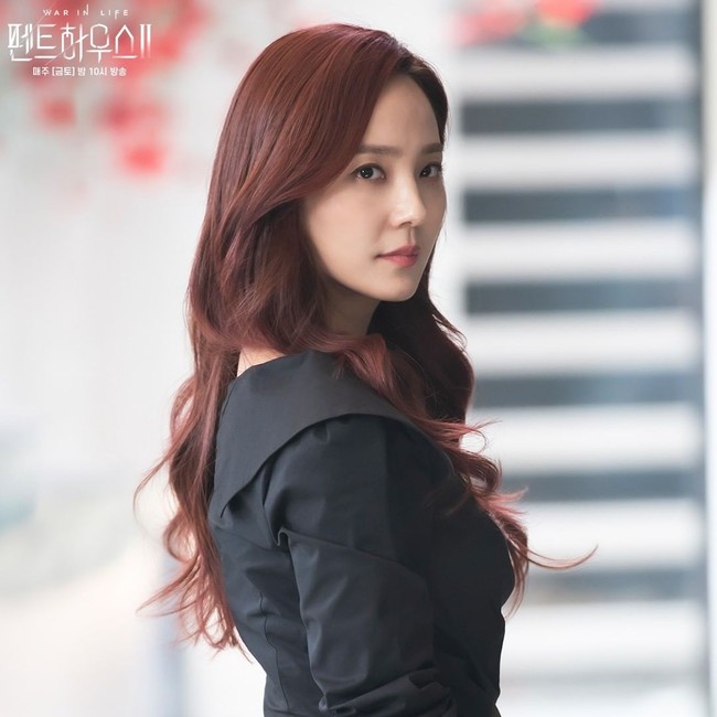 Bintang drama Korea The Penthouse ini mengawali kariernya sebagai idol KPop. Eugene bahkan tergabung dalam grup KPop wanita pertama jebolan SM Entertainment. Dia langsung mencuri perhatian saat debut bersama S.E.S pada 1997. Foto: (dok. ist)