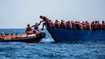 Evakuasi Ratusan Migran di Laut Mediterania