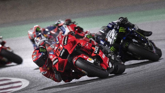 DOHA, QATAR - MARCH 28: Francesco Bagnaia of Italy and Ducati Lenovo Team leads the field during the MotoGP race during the MotoGP of Qatar - Race at Losail Circuit on March 28, 2021 in Doha, Qatar. (Photo by Mirco Lazzari gp/Getty Images)