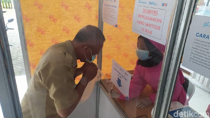 Ada kabar gembira bagi pengguna jasa kereta api di Lamongan. Kini, PT KAI telah menambah 2 stasiun yang melayani tes GeNose C19 di Daop 8. Dua stasiun tersebut adalah Lamongan dan Sidoarjo.