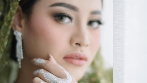 10 Pesona Artis Cantik Saat Pakai Henna, Aurel Hermansyah Bikin Pangling