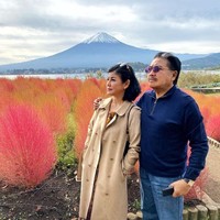 Keretakan rumah tangga Desiree Tarigan dan Hotma Sitompul terkuak pada pekan kemarin. Desiree atau yang lebih dikenal dengan nama mamitoko buka-bukaan soal pernikahannya yang diujung tanduk. Dia mengaku pisah rumah dengan Hotma. Foto: Dok. Instagram @mamitoko