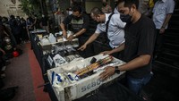 Kapolda Metro Jaya Irjen Fadil Imran mengatakan dalam penggerebekan itu ditemukan lima bom aktif yang sudah dirakit. Bom aktif itu ditemukan sudah dalam bentuk kaleng dengan sumbu.