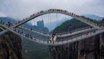 Potret Jembatan Kaca Tak Biasa di China