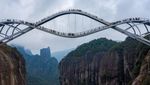 Potret Jembatan Kaca Tak Biasa di China