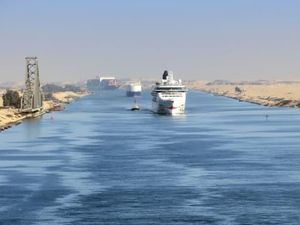 Kapal Tanker Mogok, Terusan Suez Macet Lagi?