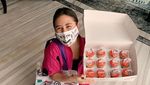 Keseruan Prilly Latuconsina Saat Masak di Dapur Mewahnya