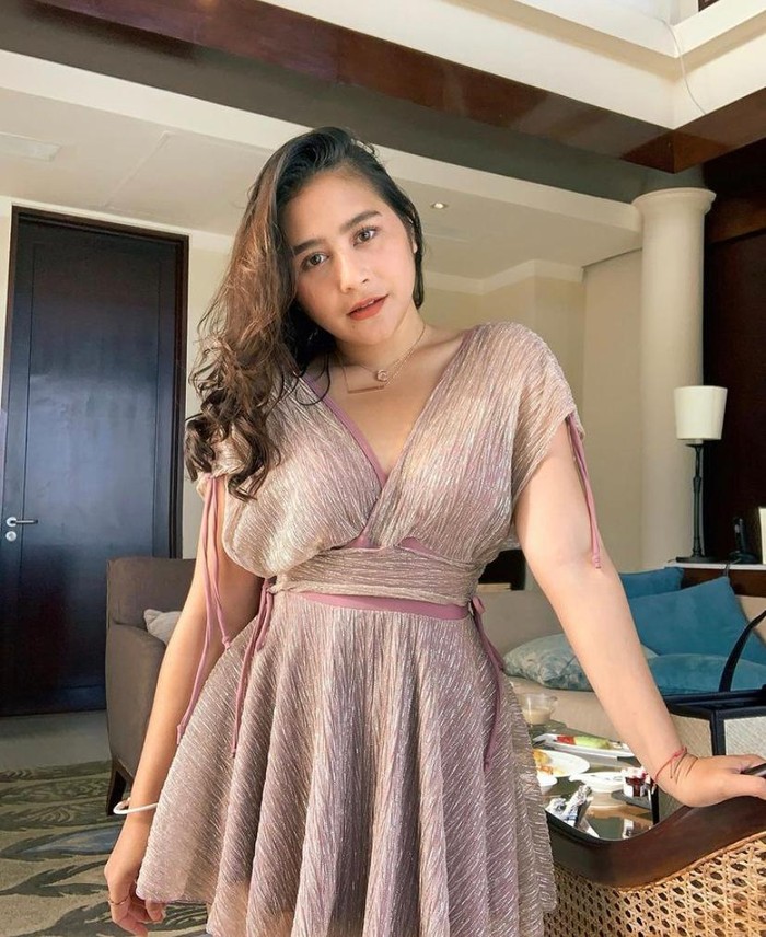 Keseruan Prilly Latuconsina Saat Masak di Dapur Mewahnya Keseruan Prilly Latuconsina Saat Masak di Dapur Mewahnya