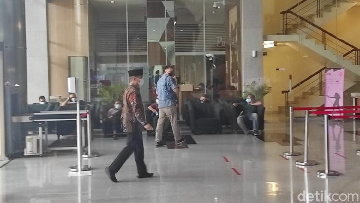 Ketua Komisi VIII DPR RI Yandri Susanto memenuhi panggilan KPK sebagai saksi terkait kasus dugaan suap bansos Corona (Azhar Bagas/detikcom)