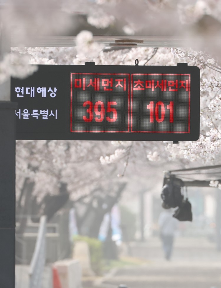 Kota Seoul Kena Badai Debu Kota Seoul di Korea Selatan Kena Badai Debu kuning.