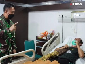 KSAD Jenguk Prajurit yang Lumpuh Disengat Tawon Ndas, Begini Kondisinya