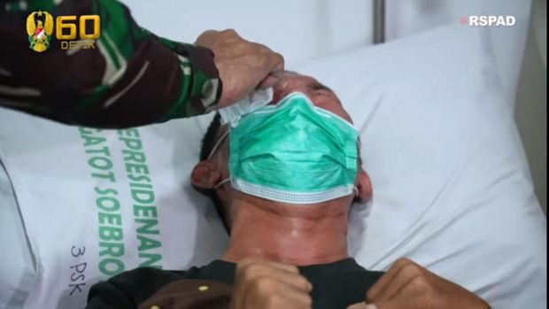 KSAD Jenderal Andika Perkasa Jenguk Kopka Ade Casmita di RSPAD