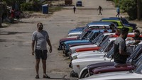 Diketahui, Lada merupakan mobil buatan Rusia yang diproduksi sekitar tahun 1970-an. Meski kerap dipandang kurang nyaman dan boros, mobil ini cukup diminati di Kuba. Hal itu terlihat saat melintasi jalanan di negara tersebut, tak sedikit warganya yang wara-wiri mengendari mobil itu.