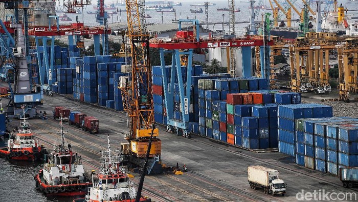 Pertumbuhan ekonomi Indonesia masih menghadapi ancaman pandemi COVID-19. OECD memproyeksikan pertumbuhan ekonomi Indonesia berada di level 4,9% di tahun 2021.