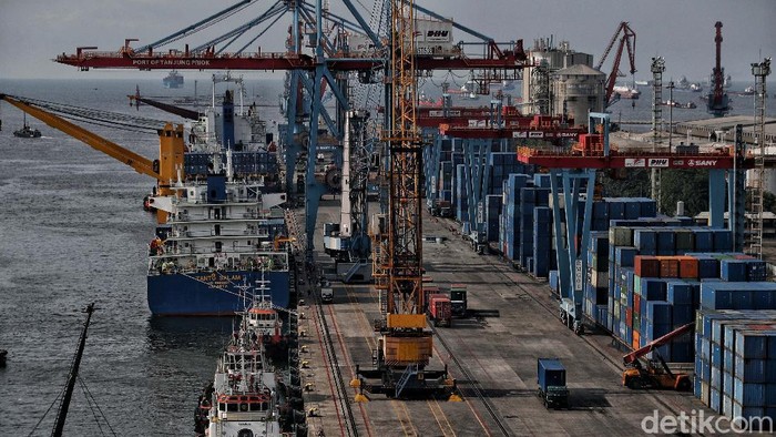 Pertumbuhan ekonomi Indonesia masih menghadapi ancaman pandemi COVID-19. OECD memproyeksikan pertumbuhan ekonomi Indonesia berada di level 4,9% di tahun 2021.