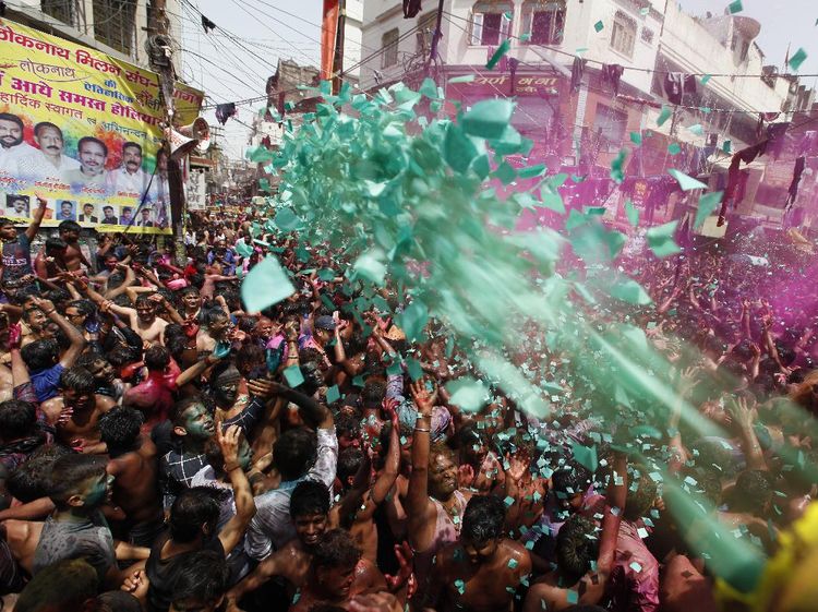 Meriahnya Festival Holi India di Tengah Pandemi