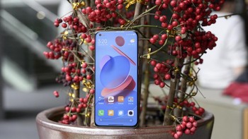 Mengusung layar berpanel E4 AMOLED dengan tepian melengkung.  Foto: dok Sina Mobile