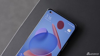 Ukurannya 6,81 inch dengan tingkat kecerahan 1.700 nits, refresh rate 120 Hz, touch sampling rate hingga 480 Hz dan membawa MEMC motion compensation. Foto: dok Sina Mobile