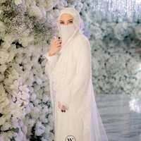 Pada Oktober 2020 Neelofa mengejutkan publik setelah memutuskan untuk tampil bercadar. Tolong doakan saya, seseorang yang banyak salah, agar tetap teguh untuk memperbaiki diri dan menjalani hari-hari ke depannya. Tolong juga doakan agar perjalanan baru saya ini diridhoi Allah SWT dan mendapat kedamaian, ujar Neelofa dikutip dari Harian Metro. Foto: Instagram/@wedlocx.co