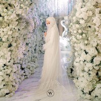 Pemilik nama asli Noor Neelofa itu mulai meniti karirnya di dunia entertainment sejak 2010. Dirinya telah berhasil menjadi pemenang di Miss Teen Malaysia. Sebelumnya, Neelofa merupakan seorang model. Foto: Instagram/@wedlocx.co
