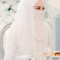 Neelofa yang memiliki lebih dari delapan juta pengikut di Instagram itu tak hanya dikenal sebagai seorang selebriti, melainkan juga pengusaha sukses di Malaysia. Foto: Instagram/@neelofa