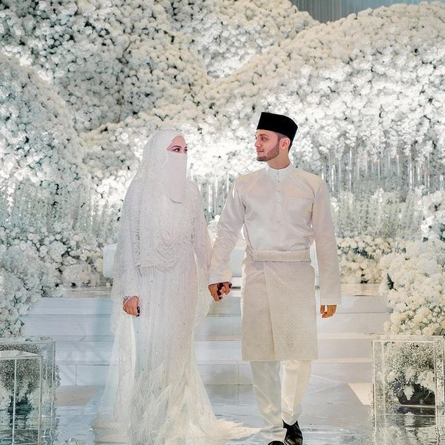 Kami akan mengusutnya sesuai Pasal 21A UU342 (Pencegahan dan Pengendalian Penyakit Menular), ujar Komisioner OCPD Dang Wangi, Mohammad Zainal Abdullah. Foto: Instagram/@neelofa