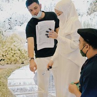 Seperti dikutip dari The Star, pihak kepolisian saat ini telah ikut turut tangan menyelidiki pesta pernikahan Neelofa dan PU Riz. Polisi akan segera meminta keterangan dari pihak yang bersangkutan, Neelofa dan PU Riz terkait pesta pernikahannya itu. Foto: Instagram/@neelofa
