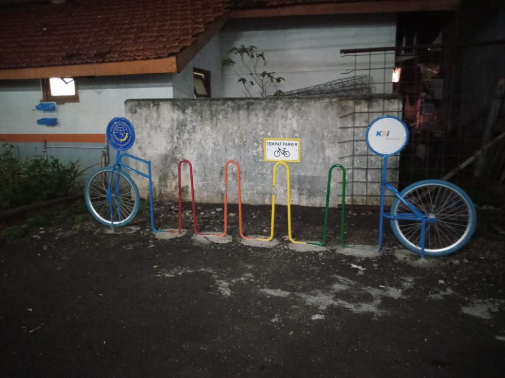 Parkir sepeda di Stasiun Kebayoran Parkir sepeda di Stasiun Kebayoran