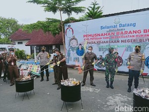 Kejari Blitar Musnahkan Barang Bukti 350 Kasus Setahun Terakhir