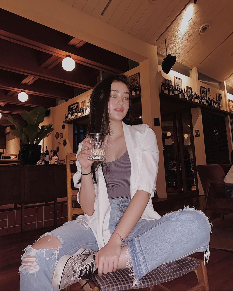 Imutnya Ranty Maria saat Makan Roti dan Petik Strawberry