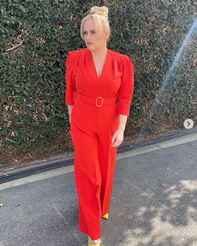 Rebel Wilson AfterRebel Wilson sempat mengejutkan publik dengan transformasinya. Aktris yang dulu bertubuh gemuk itu turun lebih dari 36 kg setelah melalui proses yang cukup panjang. Selain memperbaiki pola makan, ia juga sukses langsing brat olahraga angkat beban, HIIT hingga mendaki.Foto: Dok. Instagram/rebelwilson