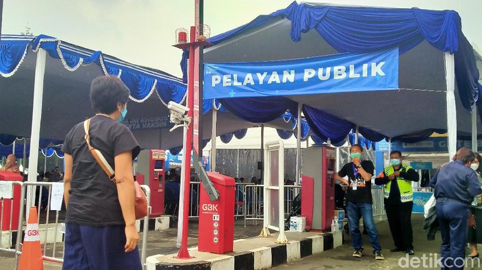 Sentra Vaksinasi Bersama Sentra Vaksinasi Bersama BUMN juga melayani vaksinasi guru