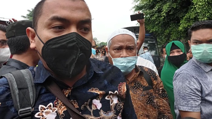 Suasana di luar sidang Habib Rizieq