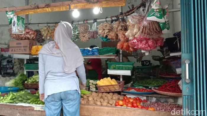 Suasana Pedagang Bahan Pangan di Pasar Pamulang