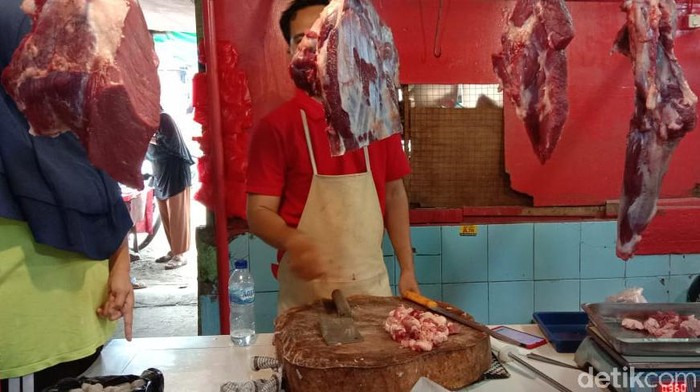 Suasana Pedagang Bahan Pangan di Pasar Pamulang
