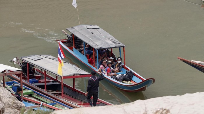 PM Thailand bantah pasukan keamanan negaranya mengirimkan warga dari etnis Karen, Myanmar kembali ke negaranya usai melarikan diri dari serangan udara militer.