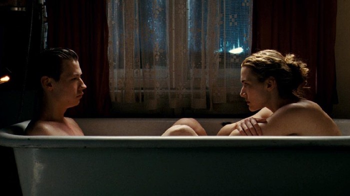 Adegan seks Kate Winslet dan David Kross di The Reader.